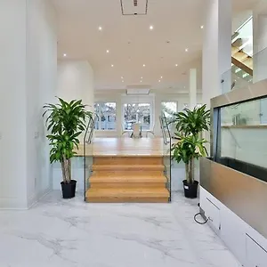  Bed & Breakfast Comfortable In Next To Yorkdale Mall